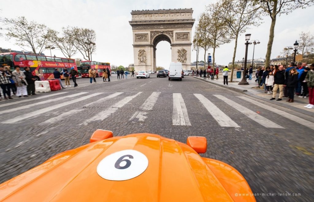 Mit dem 2CV durch Paris